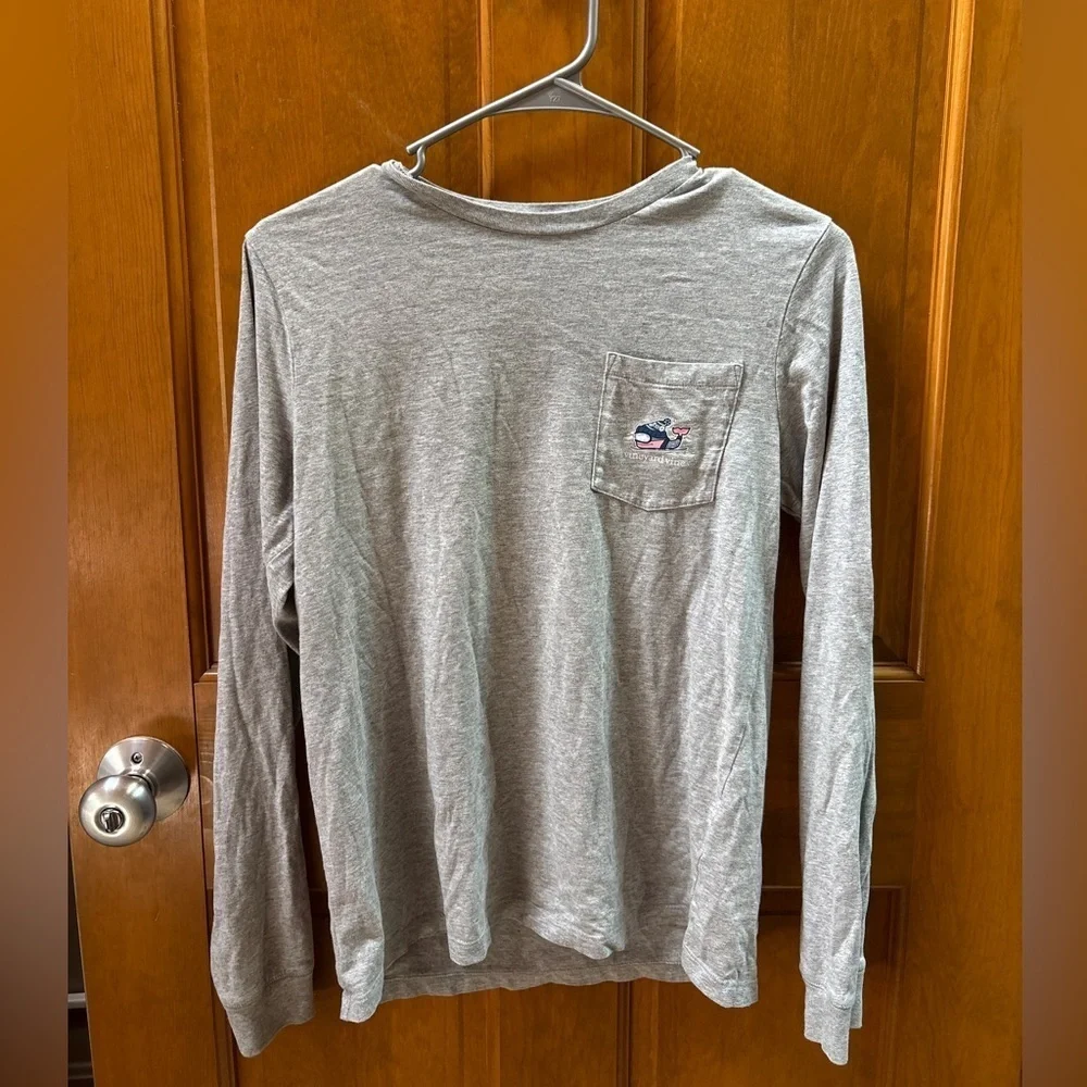 Vineyard Vines Boys Skiing Whale Long Sleeve Tee Size L (16) Light Gray